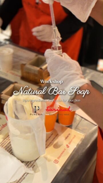 Weekend well spent at @sarinahindonesia 🌿New experience unlocked! Making natural bar soap with Puresia. The whole process was so much fun and the result is just satisfying. Pure ingredients, pure love❤️ #puresia #naturalbarsoap #workshop